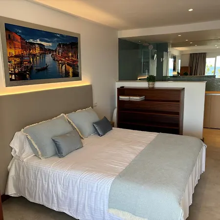 Luxury First Line Apartment *