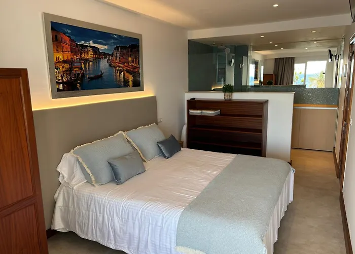 Luxury First Line Apartment *